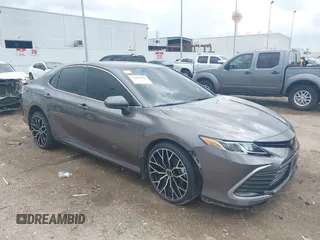 2023 Toyota Camry LE z VIN 4T1C11AK8PU132325, wystawiony jako IAAI lot #42093856 z przebiegiem 29 115 mil mil oraz . Historia ofert i sprzedaży dostępna na DreamBid. Obrazek 1.