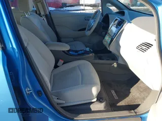 2011 Nissan LEAF SL-e with VIN JN1AZ0CP6BT005453, listed as a IAAI auction lot 41440017 with 19,230 mi miles. Bid and sale history available at carsss.com. Image 5.
