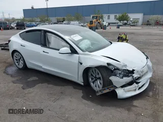 2023 Tesla Model 3 z VIN 5YJ3E1EA5PF383595, wystawiony jako IAAI lot #41965562 z przebiegiem 35 878 mil mil oraz . Historia ofert i sprzedaży dostępna na DreamBid. Obrazek 1.