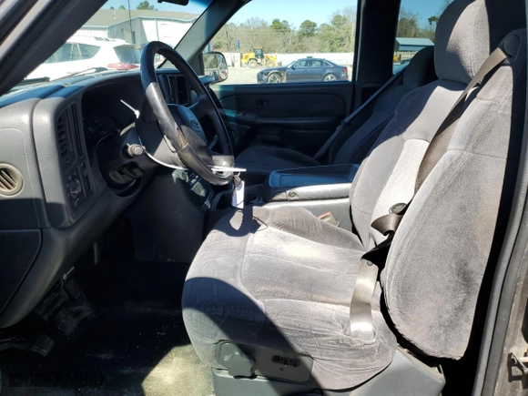 2000 Chevrolet Silverado 1500 LS with VIN 2GCEC19T8Y1377966, listed as a Copart auction lot 46485345 with 329,257 mi miles and Salvage Title. Bid and sale history available at carsss.com. Image 7.