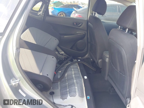 2021 Hyundai Kona SE z VIN KM8K12AA8MU665778, wystawiony jako IAAI lot #42364155 z przebiegiem 63 713 mil mil oraz . Historia ofert i sprzedaży dostępna na DreamBid. Obrazek 8.
