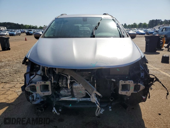 2020 Chrysler Voyager LXi z VIN 2C4RC1DG3LR195842, wystawiony jako Copart lot #52044885 z przebiegiem 114 370 mil mil oraz Szkoda całkowita • Salvage title. Historia ofert i sprzedaży dostępna na DreamBid. Obrazek 5.