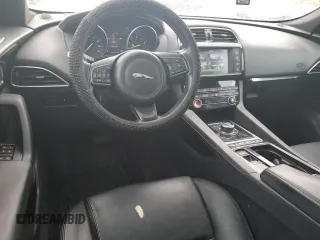 2018 Jaguar F-Pace 25t Premium z VIN SADCJ2FX8JA274976, wystawiony jako Copart lot #50340164 z przebiegiem 67 930 mil mil oraz Szkoda całkowita • Salvage title. Historia ofert i sprzedaży dostępna na DreamBid. Obrazek 8.