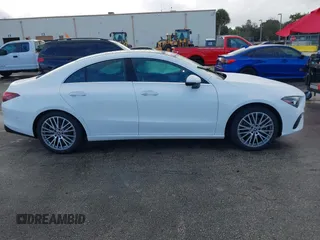 2025 Mercedes-Benz CLA 250 z VIN W1K5J4GBXSN516282, wystawiony jako IAAI lot #41092559 z przebiegiem 7917 mil mil oraz . Historia ofert i sprzedaży dostępna na DreamBid. Obrazek 13.