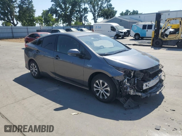 2020 Toyota Prius LE z VIN JTDKARFP6L3138529, wystawiony jako Copart lot #60039375 z przebiegiem 104 277 mil mil oraz Szkoda całkowita • Salvage title. Historia ofert i sprzedaży dostępna na DreamBid. Obrazek 4.