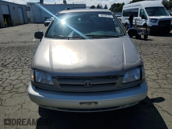 1998 Toyota Sienna LE z VIN 4T3ZF13C4WU006180, wystawiony jako Copart lot #50349795 z przebiegiem 237 600 mil mil oraz Szkoda całkowita • Salvage title. Historia ofert i sprzedaży dostępna na DreamBid. Obrazek 5.