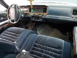1991 Mercury Grand Marquis z VIN 2MECM75F1MX654700, wystawiony jako Copart lot #51007165 z przebiegiem 53 825 mil mil oraz Szkody całkowita. Historia ofert i sprzedaży dostępna na DreamBid. Obrazek 8.