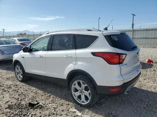 2019 Ford Escape Titanium с VIN 1FMCU9J91KUA35320, выставлен на аукционе Copart как лот 57755525 с пробегом 70 838 миль миль и На запчасти • Non repairable. История ставок и продаж доступна на DreamBid. Изображение 2.