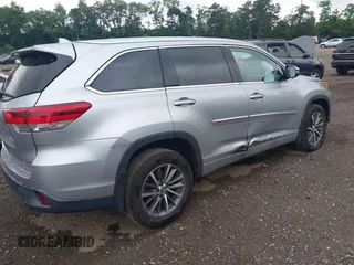 2018 Toyota Highlander SE z VIN 5TDJZRFH6JS545680, wystawiony jako IAAI lot #42548969 z przebiegiem 43 622 mil mil oraz . Historia ofert i sprzedaży dostępna na DreamBid. Obrazek 4.
