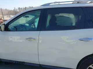 2016 Nissan Pathfinder SV with VIN 5N1AR2MN0GC640306, listed as a IAAI auction lot 41695227 with 175,884 mi miles. Bid and sale history available at carsss.com. Image 14.