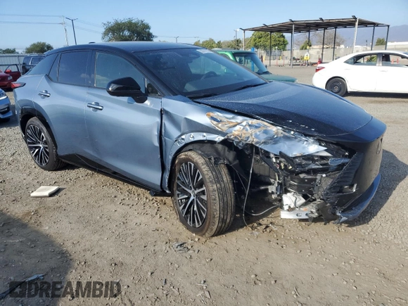 2024 Lexus RZ 300e Premium с VIN JTJABABB2RA003229, выставлен на аукционе Copart как лот 55311235 с пробегом 2 759 миль миль и Списание • Salvage title. История ставок и продаж доступна на DreamBid. Изображение 4.