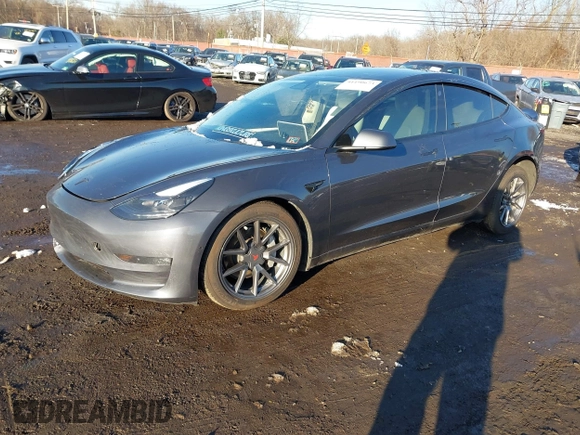 2022 Tesla Model 3 Long Range z VIN 5YJ3E1EB0NF154246, wystawiony jako IAAI lot #41190673 z przebiegiem 85 244 mil mil oraz . Historia ofert i sprzedaży dostępna na DreamBid. Obrazek 2.