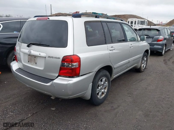 2005 Toyota Highlander with VIN JTEDP21A050085215, listed as a IAAI auction lot 41807809 with 133,953 mi miles. Bid and sale history available at carsss.com. Image 4.