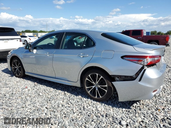 2018 Toyota Camry LE z VIN 4T1B11HK4JU053856, wystawiony jako Copart lot #61017095 z przebiegiem 134 977 mil mil oraz Szkoda całkowita • Salvage title. Historia ofert i sprzedaży dostępna na DreamBid. Obrazek 2.