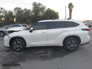2020 Toyota Highlander XLE with VIN 5TDHZRAH8LS510065, listed as a IAAI auction lot 41252009 with 34,895 mi miles. Bid and sale history available at carsss.com. Image 14.