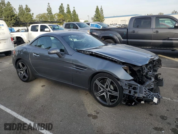 2020 Mercedes-Benz SLC 300 с VIN W1KPK3JA1LF171199, выставлен на аукционе Copart как лот 86151364 с пробегом 20 646 миль миль и Списание • Salvage title. История ставок и продаж доступна на DreamBid. Изображение 4.