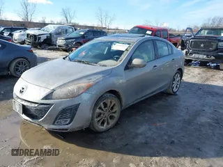 2010 Mazda 3 S Grand Touring z VIN JM1BL1S68A1276008, wystawiony jako IAAI lot #41453232 z przebiegiem 40 623 mil mil oraz . Historia ofert i sprzedaży dostępna na DreamBid. Obrazek 17.