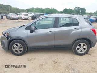 2020 Chevrolet Trax LS z VIN 3GNCJKSB4LL176651, wystawiony jako IAAI lot #42126535 z przebiegiem 118 420 mil mil oraz . Historia ofert i sprzedaży dostępna na DreamBid. Obrazek 14.