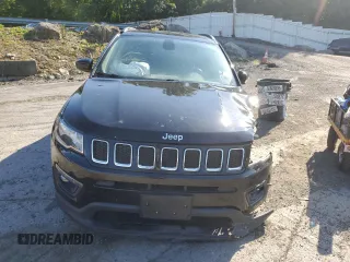 2019 Jeep Compass Latitude z VIN 3C4NJDBB5KT776588, wystawiony jako Copart lot #63143405 z przebiegiem 55 359 mil mil oraz Szkoda całkowita • Salvage title. Historia ofert i sprzedaży dostępna na DreamBid. Obrazek 5.