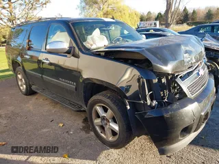 2008 Chevrolet Suburban LTZ z VIN 1GNFK16328R124233, wystawiony jako IAAI lot #40833786 z przebiegiem 308 192 mil mil oraz . Historia ofert i sprzedaży dostępna na DreamBid. Obrazek 1.