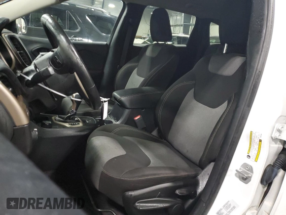 2016 Jeep Cherokee Altitude with VIN 1C4PJMAS6GW312981, listed as a Copart auction lot 84435654 with 56,362 mi miles and Clean title. Bid and sale history available at DreamBid. Image 7.