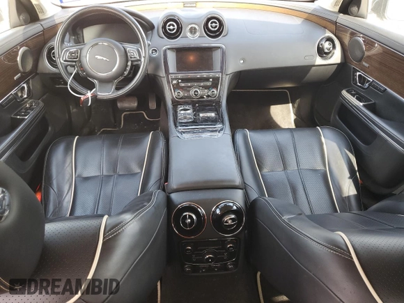 2014 Jaguar XJ with VIN SAJWA2GT0EMV61531, listed as a Copart auction lot 61071054 with 79,266 mi miles and Clean Title. Bid and sale history available at DreamBid. Image 8.