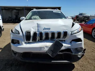 2015 Jeep Cherokee Latitude z VIN 1C4PJMCSXFW746980, wystawiony jako Copart lot #50666645 z przebiegiem 91 864 mil mil oraz Szkoda całkowita • Salvage title. Historia ofert i sprzedaży dostępna na DreamBid. Obrazek 5.