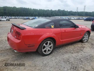 2008 Ford Mustang GT Deluxe z VIN 1ZVHT82H985142306, wystawiony jako Copart lot #57461015 z przebiegiem 142 325 mil mil oraz Czysty tytuł • Clean title. Historia ofert i sprzedaży dostępna na DreamBid. Obrazek 3.