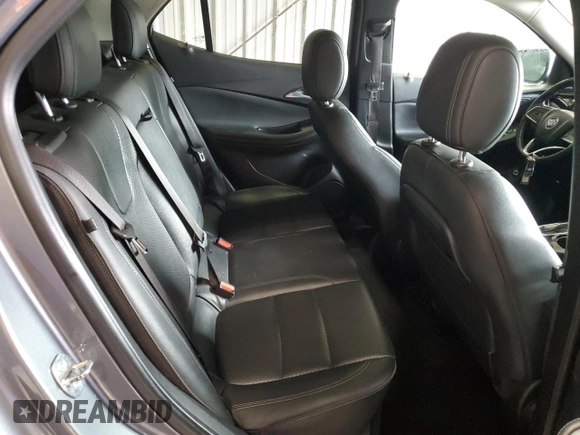 2020 Buick Encore GX Essence z VIN KL4MMFSL4LB095343, wystawiony jako Copart lot #47277695 z przebiegiem 135 502 mil mil oraz Czysty tytuł • Clean title. Historia ofert i sprzedaży dostępna na DreamBid. Obrazek 10.