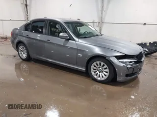 2009 BMW 3 Series 328i xDrive z VIN WBAPK53539A513776, wystawiony jako IAAI lot #41448243 z przebiegiem 126 688 mil mil oraz . Historia ofert i sprzedaży dostępna na DreamBid. Obrazek 1.