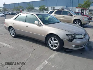 2001 Lexus ES 300 with VIN JT8BF28G710321800, listed as a IAAI auction lot 41809566 with 96,477 mi miles. Bid and sale history available at carsss.com. Image 1.