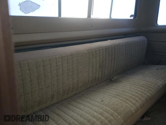 1991 Ford F-250 z VIN 1FTHX26G1MKB21130, wystawiony jako Copart lot #42222245 z przebiegiem 13 849 mil mil oraz Szkoda całkowita • Salvage title. Historia ofert i sprzedaży dostępna na DreamBid. Obrazek 10.