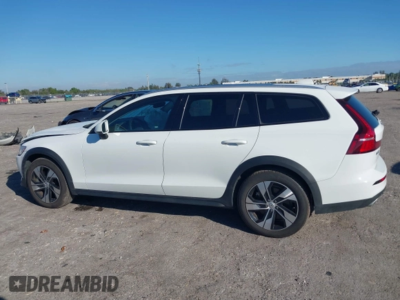 2021 Volvo V60 z VIN YV4102WK4M1076911, wystawiony jako IAAI lot #41672550 z przebiegiem 58 343 mil mil oraz . Historia ofert i sprzedaży dostępna na DreamBid. Obrazek 14.