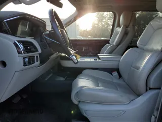 2020 Lincoln Navigator Reserve z VIN 5LMJJ2LT7LEL01805, wystawiony jako Copart lot #44339404 z przebiegiem 67 368 mil mil oraz . Historia ofert i sprzedaży dostępna na DreamBid. Obrazek 7.
