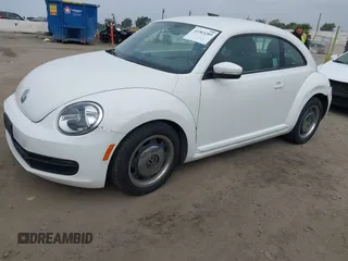 2012 Volkswagen Beetle 2.5L PZEV with VIN 3VWJP7AT9CM611600, listed as a IAAI auction lot 41903289 with 100,577 mi miles. Bid and sale history available at carsss.com. Image 2.