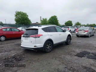 2018 Toyota RAV4 SE с VIN JTMJFREV7JJ748669, выставлен на аукционе IAAI как лот 42201518 с пробегом 111 570 миль миль и . История ставок и продаж доступна на DreamBid. Изображение 4.