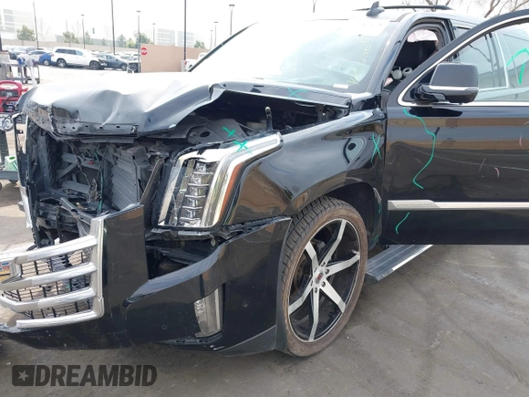 2017 Cadillac Escalade ESV Premium Luxury z VIN 1GYS4JKJ4HR300036, wystawiony jako IAAI lot #41467178 z przebiegiem 132 669 mil mil oraz . Historia ofert i sprzedaży dostępna na DreamBid. Obrazek 18.