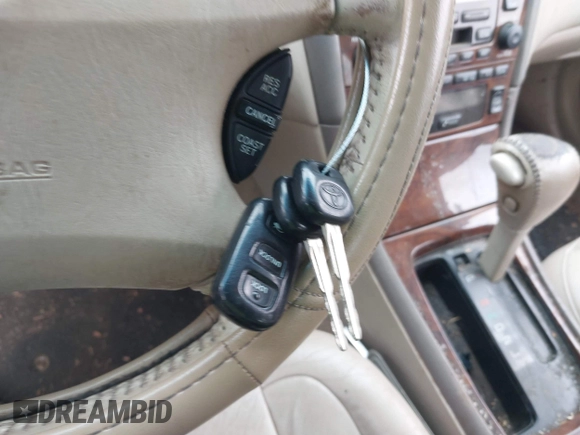 2001 Toyota Avalon XL w/Bucket Seats with VIN 4T1BF28B91U173868, listed as a IAAI auction lot 41721904 with 325,097 mi miles. Bid and sale history available at carsss.com. Image 11.