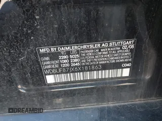 2006 Mercedes-Benz E-Class 3.5L with VIN WDBUF87JX6X181863, listed as a IAAI auction lot 41884272 with 195,315 mi miles. Bid and sale history available at carsss.com. Image 9.