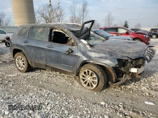 2020 Jeep Cherokee Latitude with VIN 1C4PJMCB6LD640520, listed as a Copart auction lot 49113355 with Not provided miles and Salvage title. Bid and sale history available at DreamBid. Image 4.