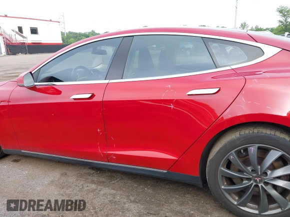 2013 Tesla Model S Performance с VIN 5YJSA1DP1DFP10048, выставлен на аукционе IAAI как лот 42523396 с пробегом 135 396 миль миль и . История ставок и продаж доступна на DreamBid. Изображение 13.