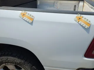 2021 Ram 1500 Big Horn z VIN 1C6SRFMT1MN714659, wystawiony jako IAAI lot #42521058 z przebiegiem 126 678 mil mil oraz . Historia ofert i sprzedaży dostępna na DreamBid. Obrazek 34.