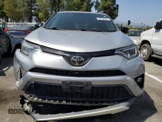 2016 Toyota RAV4 SE z VIN 2T3JFREV5GW499752, wystawiony jako Copart lot #62032045 z przebiegiem 77 711 mil mil oraz Szkoda całkowita • Salvage title. Historia ofert i sprzedaży dostępna na DreamBid. Obrazek 5.
