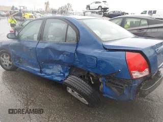 2005 Hyundai Elantra GLS z VIN KMHDN46D35U925338, wystawiony jako IAAI lot #41563165 z przebiegiem 88 776 mil mil oraz . Historia ofert i sprzedaży dostępna na DreamBid. Obrazek 6.