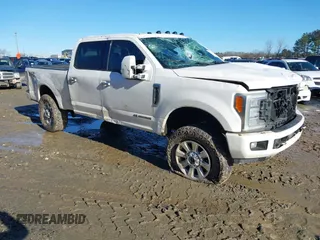2017 Ford Super Duty F-250 SRW Lariat with VIN 1FT7W2BT4HEE52421, listed as a IAAI auction lot 41362197 with 161,965 mi miles. Bid and sale history available at carsss.com. Image 1.