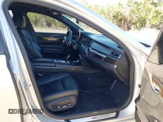 2013 BMW 7 Series 750Li xDrive with VIN WBAYF8C52DD140831, listed as a IAAI auction lot 41941071 with 207,251 mi miles. Bid and sale history available at carsss.com. Image 5.