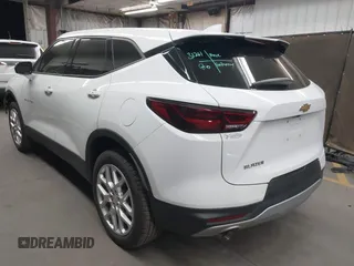 2023 Chevrolet Blazer LT z VIN 3GNKBCR47PS145492, wystawiony jako IAAI lot #42190230 z przebiegiem 41 918 mil mil oraz . Historia ofert i sprzedaży dostępna na DreamBid. Obrazek 3.