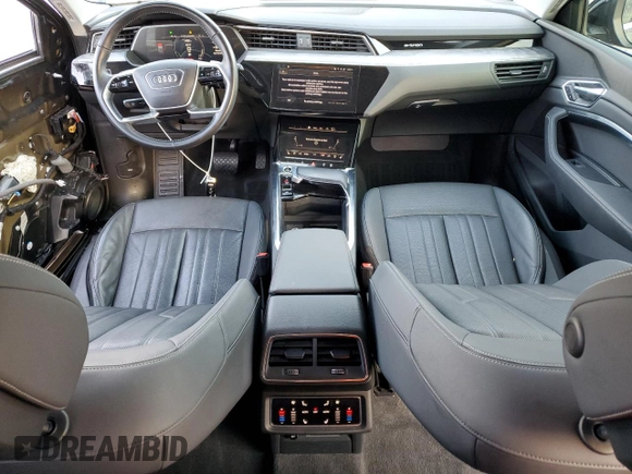 2021 Audi e-tron Premium Plus with VIN WA1LAAGE3MB014433, listed as a Copart auction lot 83881024 with 32,126 mi miles and Clean Title. Bid and sale history available at DreamBid. Image 8.