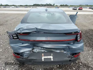 2024 Polestar 2 z VIN YSMFD3KA3RL212798, wystawiony jako Copart lot #52319225 z przebiegiem 24 078 mil mil oraz Nie do naprawy. Historia ofert i sprzedaży dostępna na DreamBid. Obrazek 6.