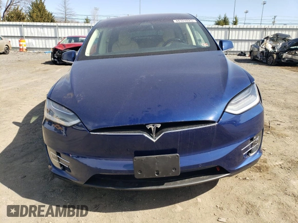 2017 Tesla Model X 90D z VIN 5YJXCDE22HF040293, wystawiony jako Copart lot #48324025 z przebiegiem 53 515 mil mil oraz Szkody całkowita. Historia ofert i sprzedaży dostępna na DreamBid. Obrazek 5.